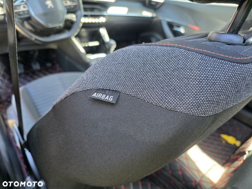 Peugeot 2008 PureTech 100 Allure - 19