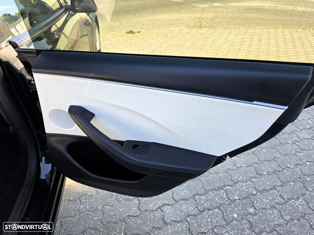 Tesla Model 3 Standard Range Plus RWD - 32
