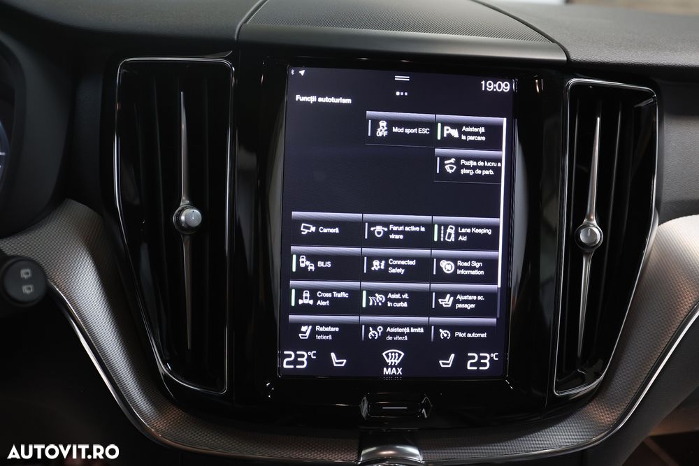 Volvo XC 60 T6 AWD Recharge Geartronic RDesign - 30