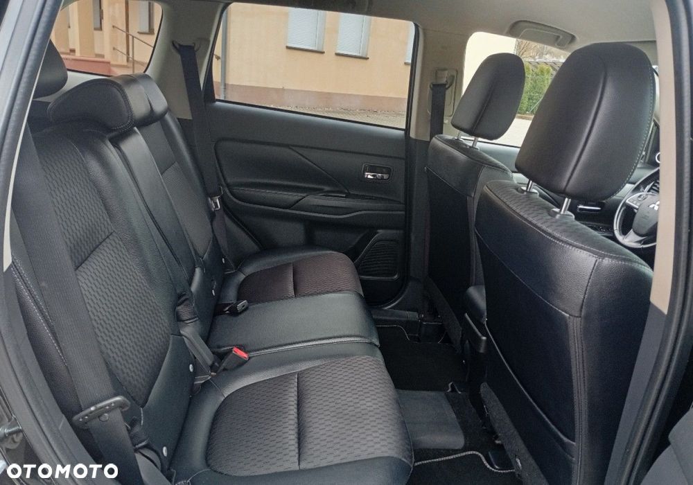 Mitsubishi Outlander - 16