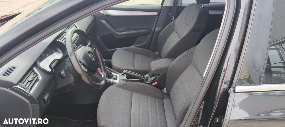 Skoda Octavia 2.0 TDI ELEGANCE DSG - 7
