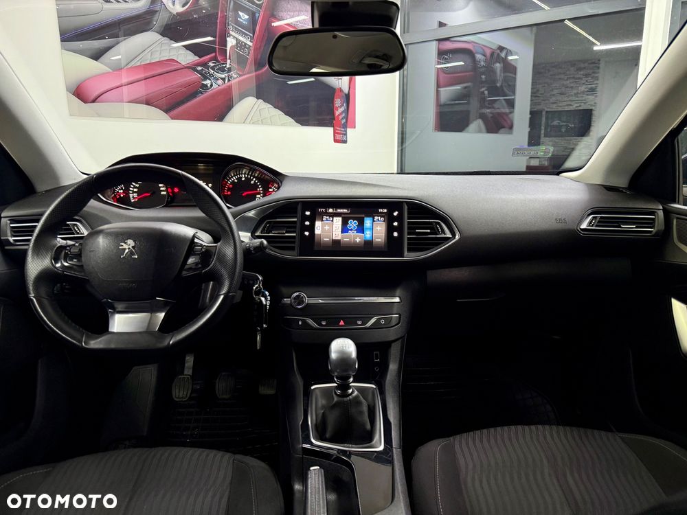 Peugeot 308 1.6 BlueHDi Allure S&S - 33