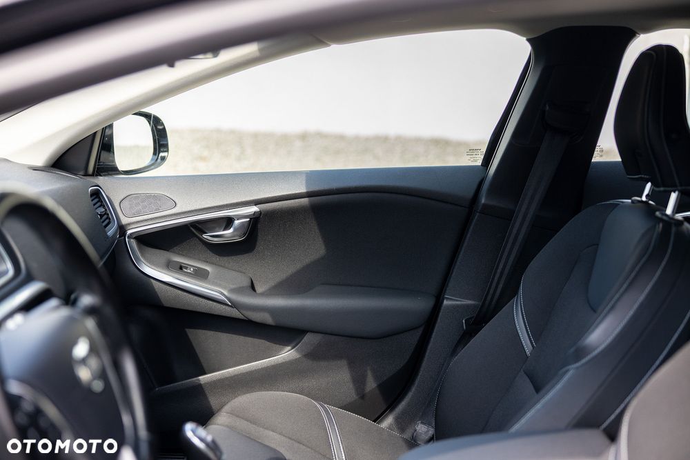 Volvo V40 T3 Momentum - 16