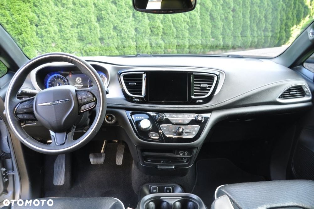 Chrysler Pacifica - 15