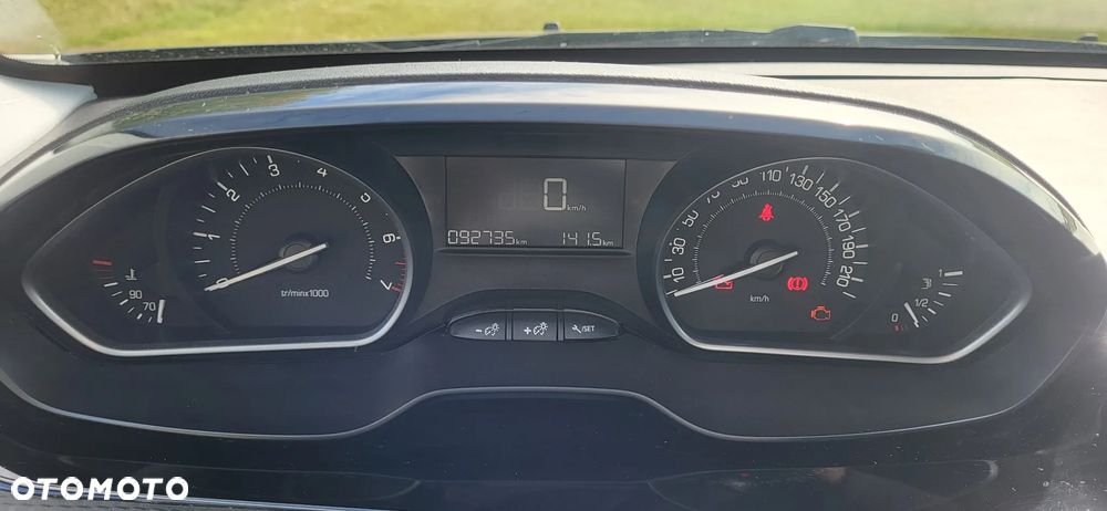Peugeot 2008 1.2 Pure Tech Style - 4