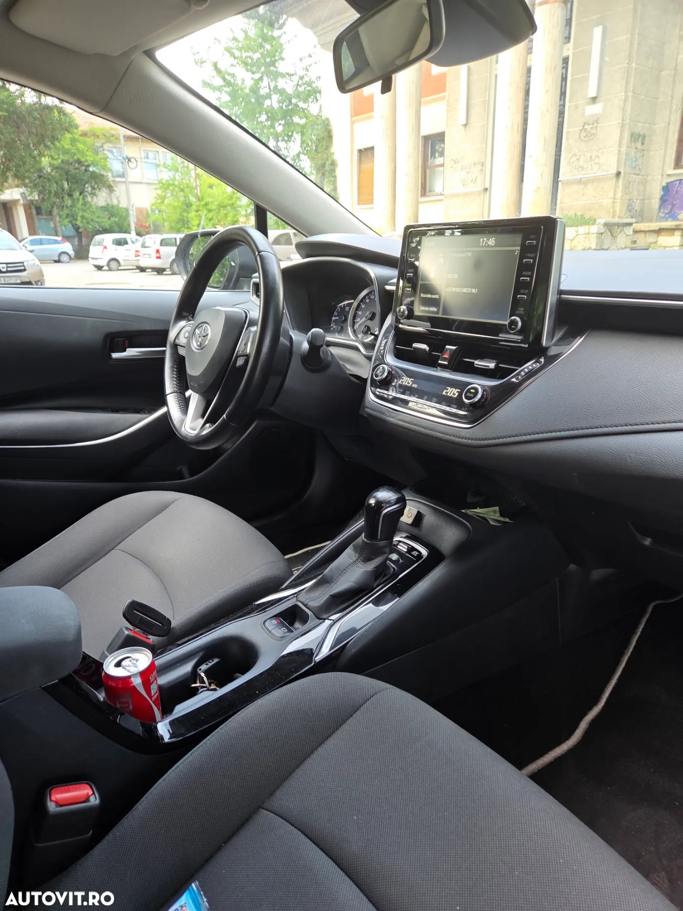 Toyota Corolla Sedan 1.8 HSD Business - 18