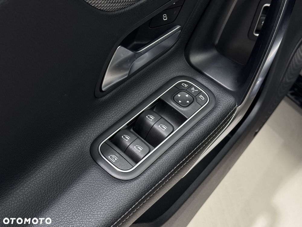 Mercedes-Benz CLA 200 Progressive 7G-DCT - 20
