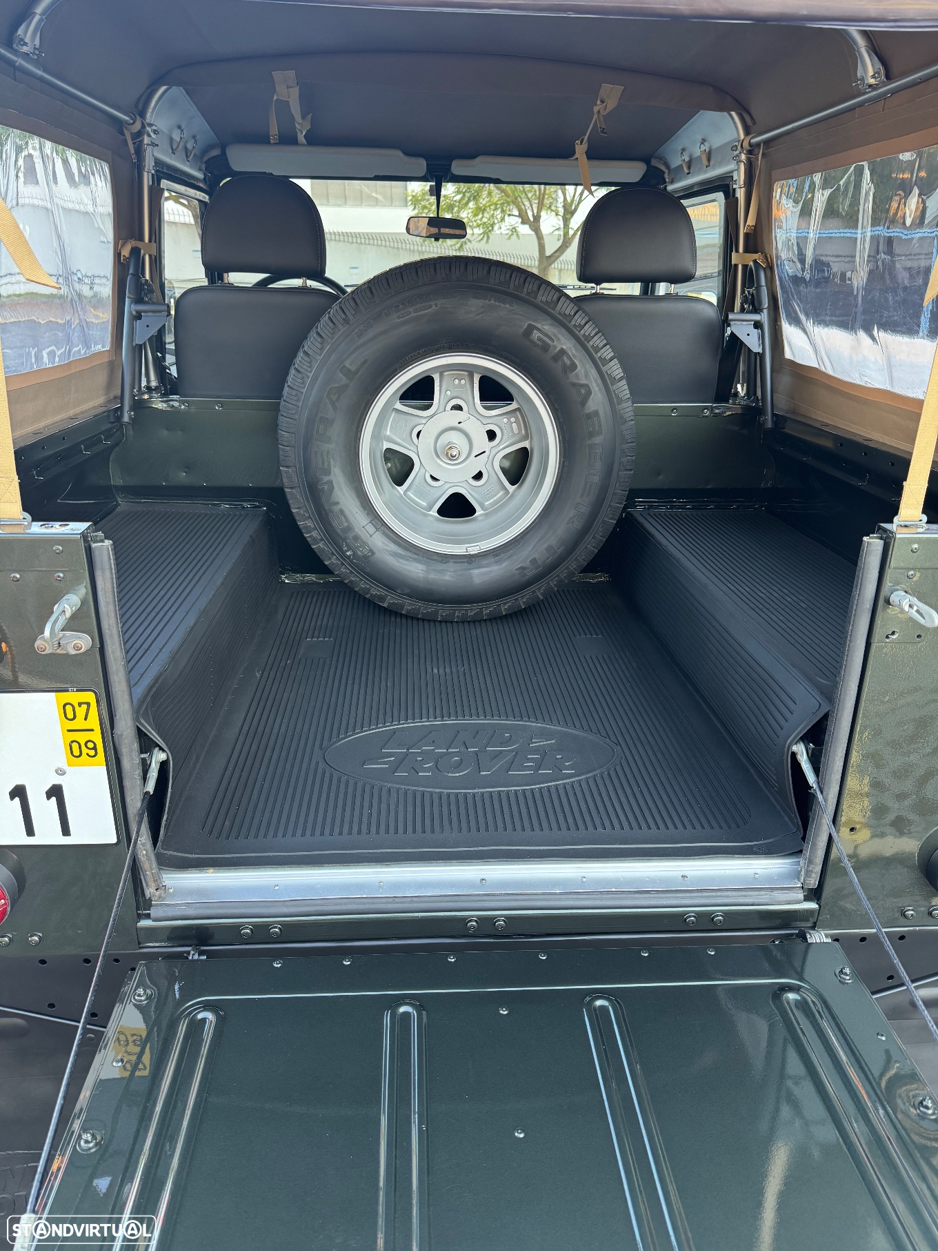 Land Rover Defender 90 SW 2.4 CRD S - 8