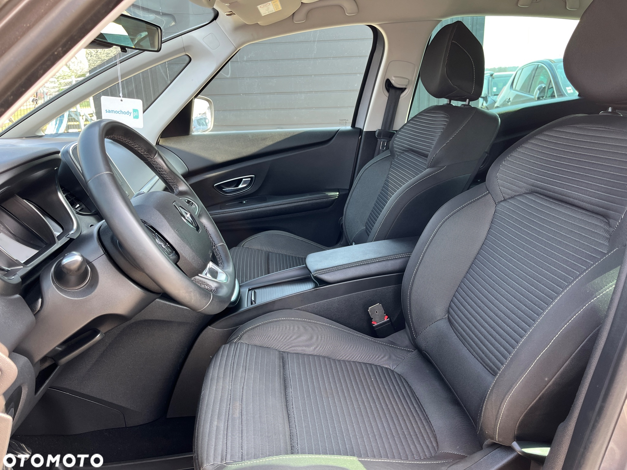 Renault Scenic BLUE dCi 120 EDC BUSINESS EDITION - 22
