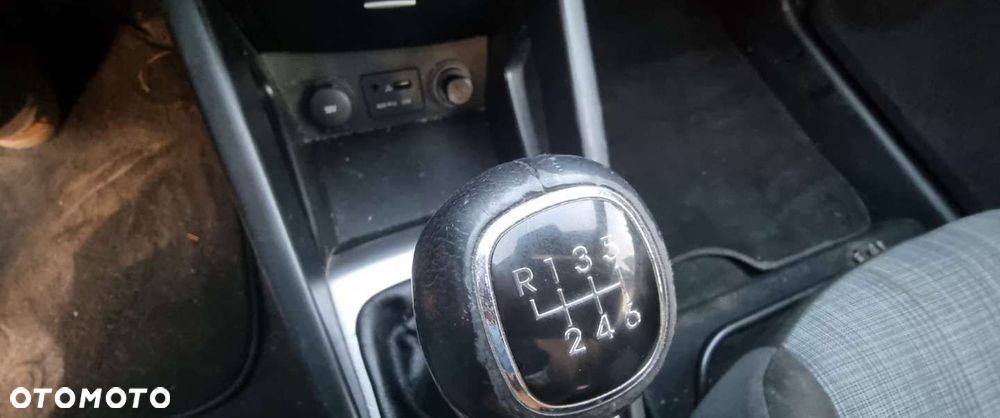 Kia Ceed - 10