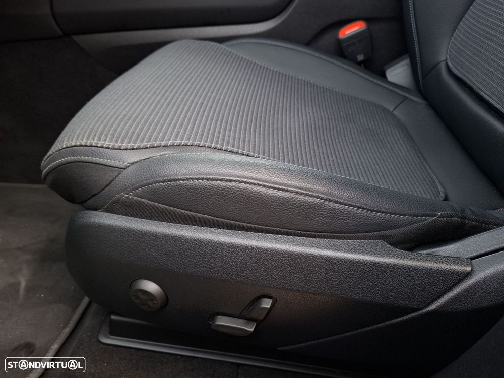 Mercedes-Benz GLC 220 d 4Matic — fotografia 15