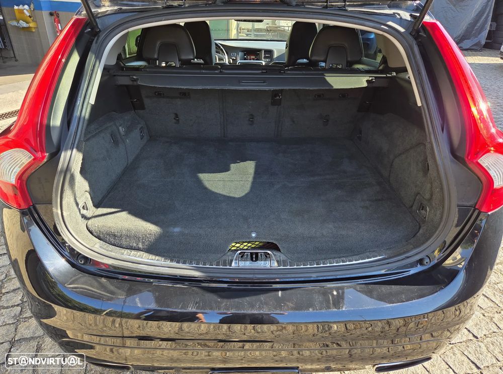 Volvo V60 D6 Plug-In-Hybrid AWD Geartronic Pure Limited - 26