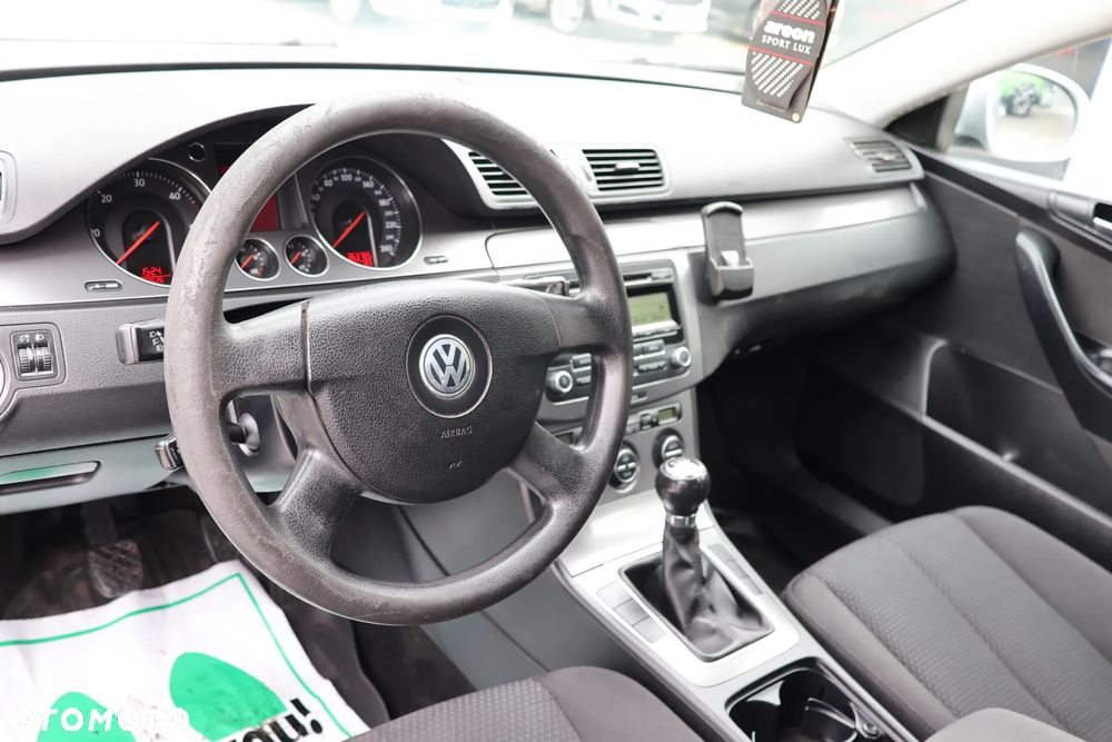 Volkswagen Passat 1.9 TDI Comfortline - 8