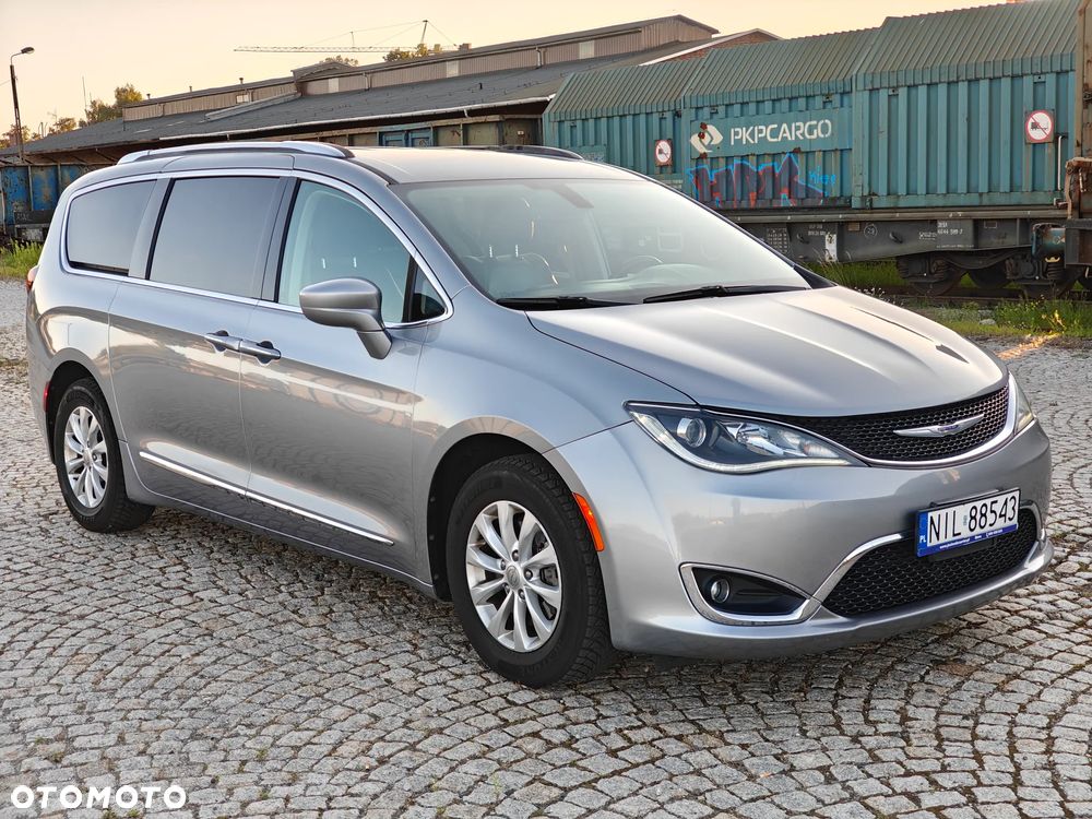 Chrysler Pacifica - 3