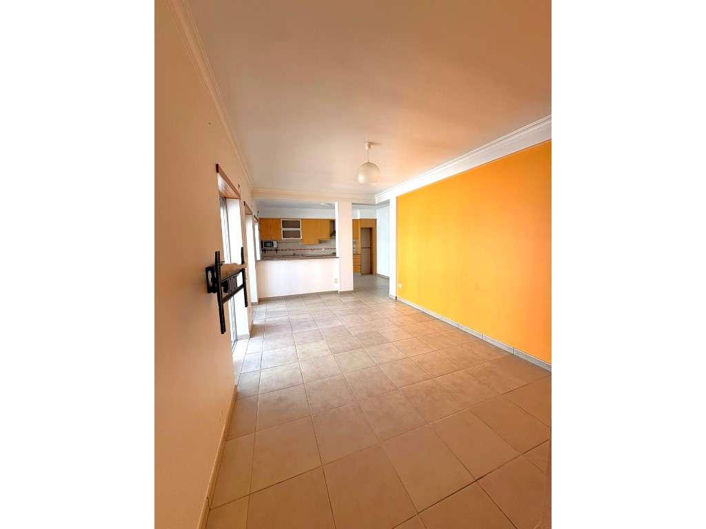 Apartamento T1+1 com garagem individual - Grande imagem: 2/14