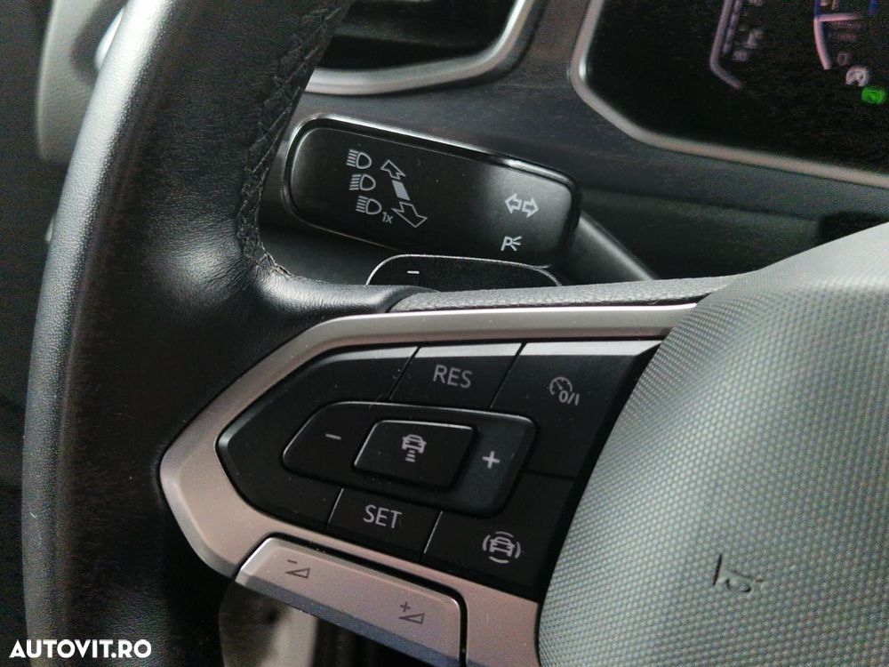 Volkswagen T-Roc - 14