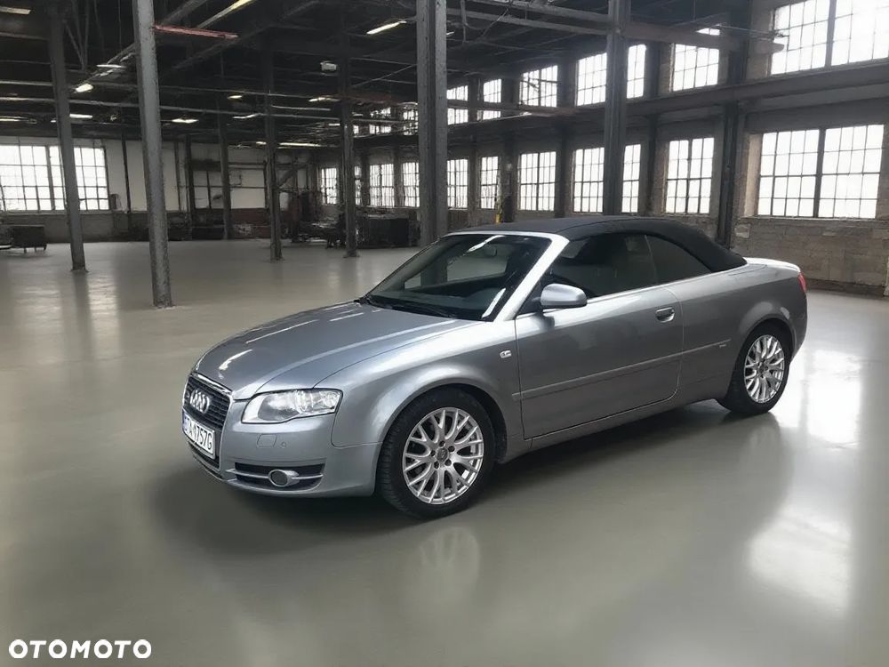 Audi A4 Cabrio 2.0 TDI DPF multitronic - 2