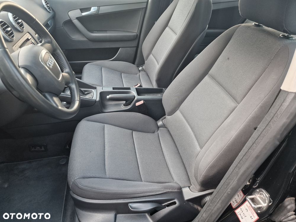 Audi A3 Sportback 1.6 Ambiente - 27
