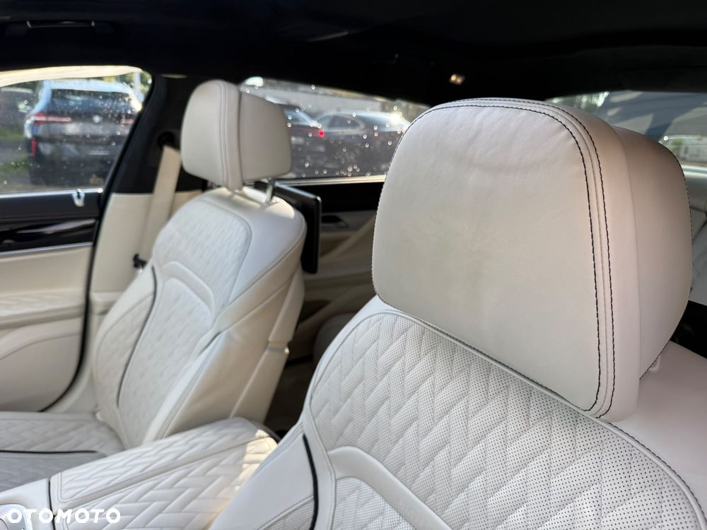 BMW Seria 7 740Ld xDrive - 28