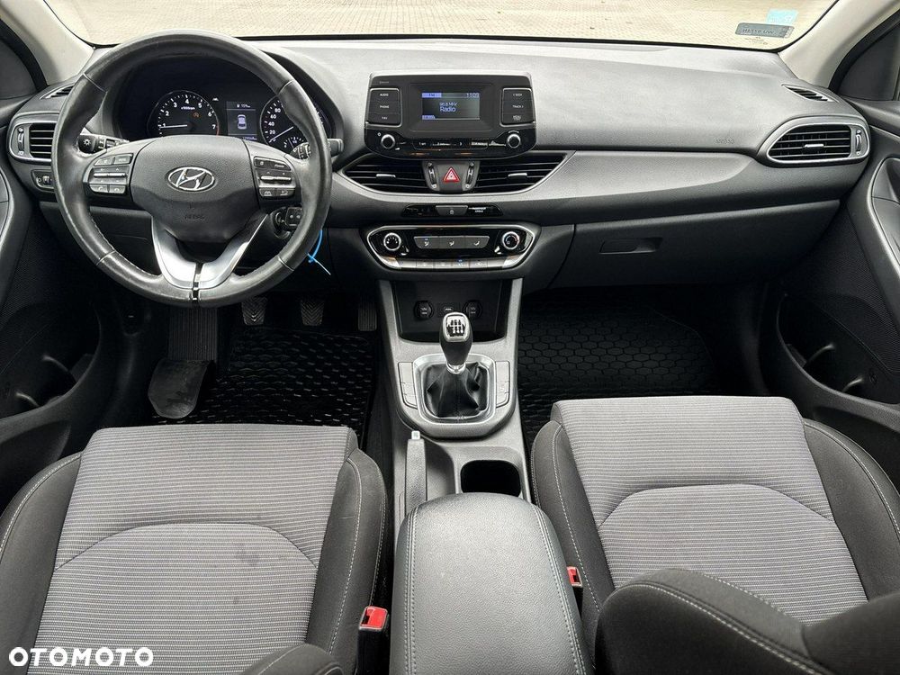 Hyundai i30 1.5 DPI Classic + - 13