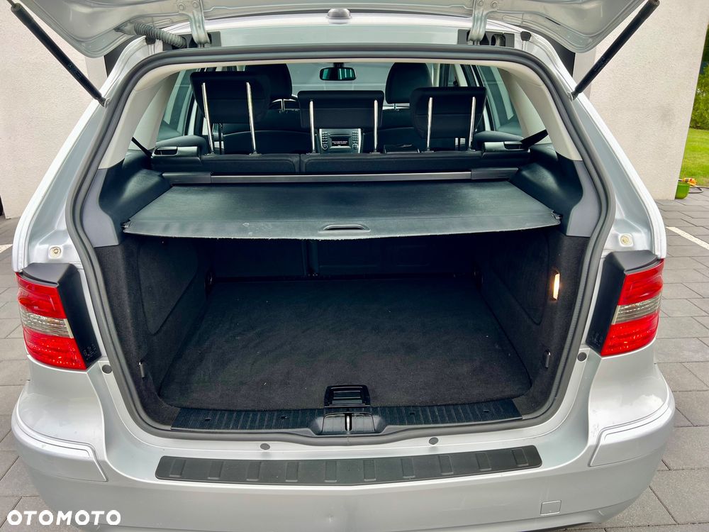 Mercedes-Benz Klasa B 180 BlueEFFICIENCY SPORT EDITION - 25