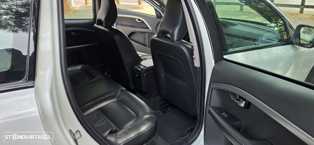 Volvo XC 70 2.0 D4 Momentum Geartronic - 33
