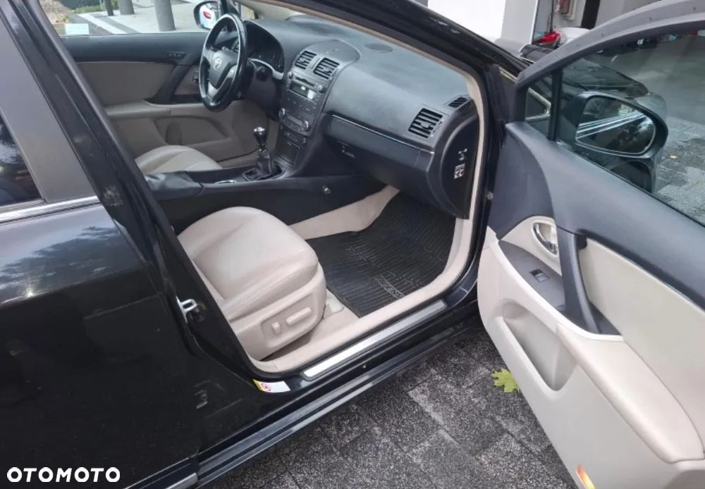 Toyota Avensis 2.0 Prestige - 12