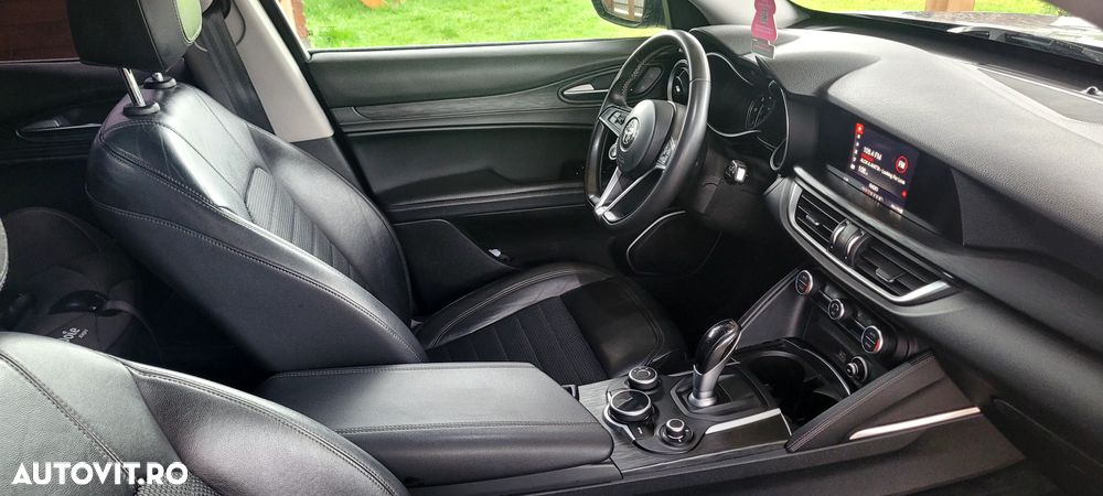 Alfa Romeo Stelvio - 12