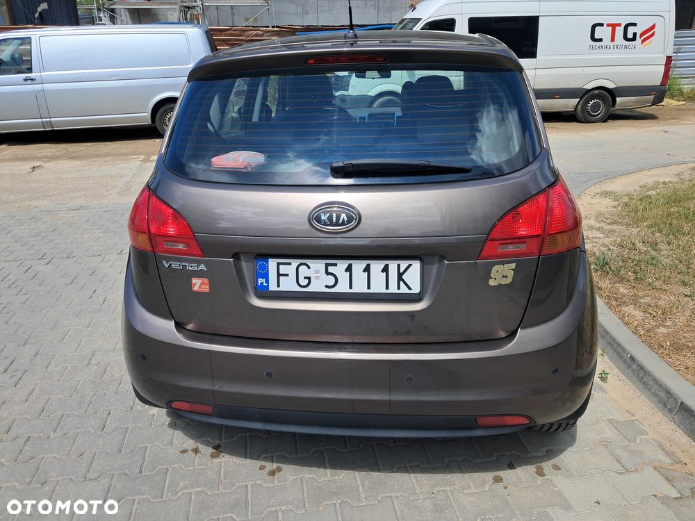 Kia Venga - 4
