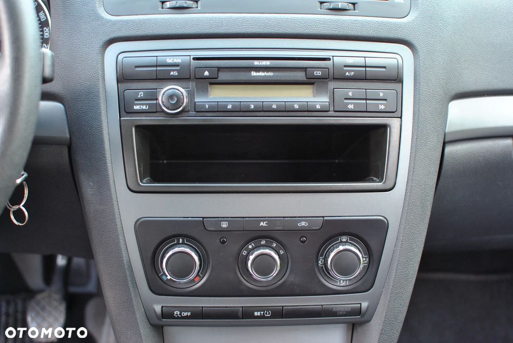 Skoda Octavia 1.6 Ambiente - 24