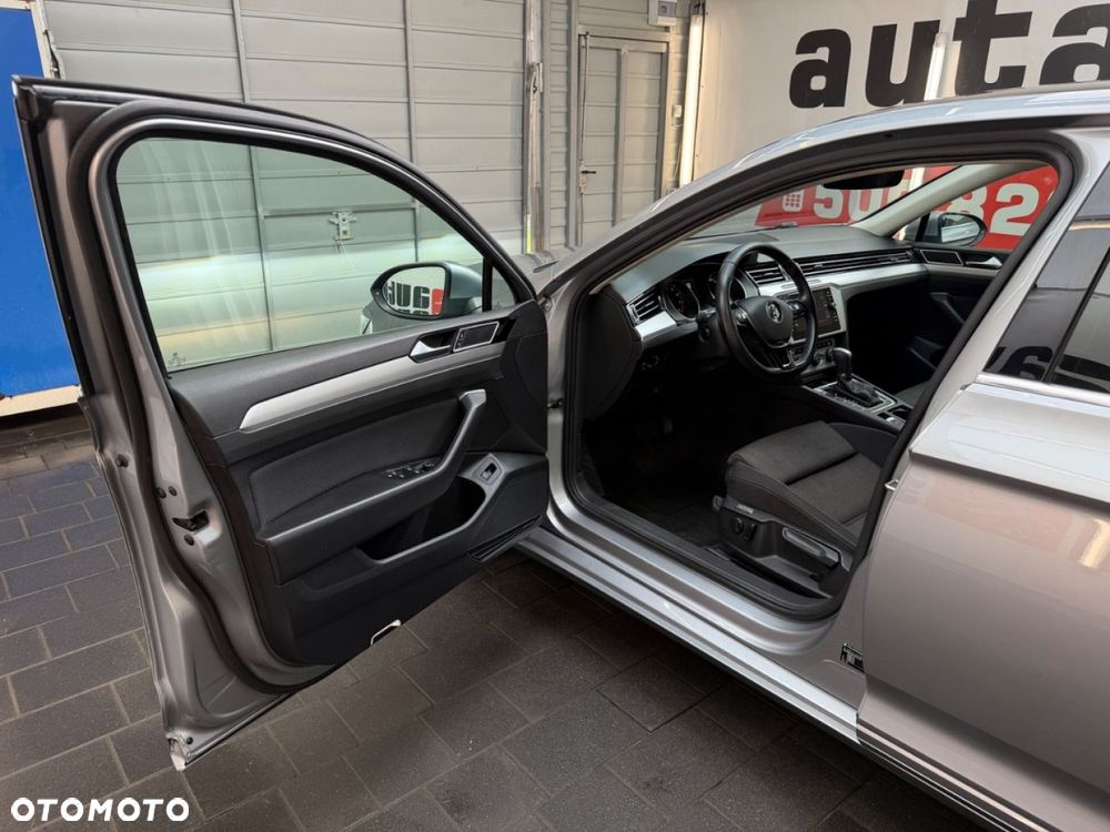 Volkswagen Passat - 18