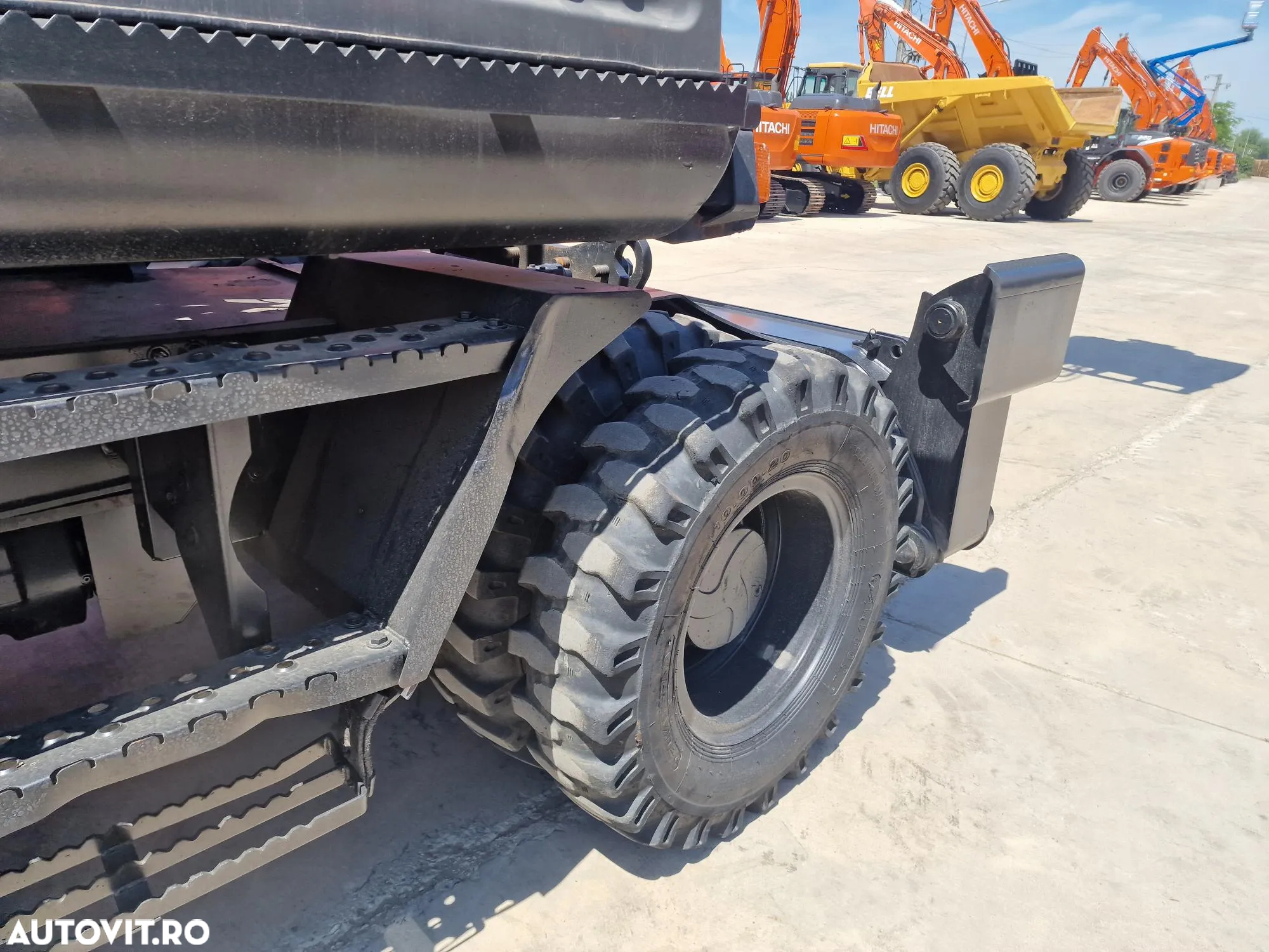 Hitachi PE ROTI, 16,5tone, 3 BRATE, 7.432h, CALE si lama nivelare, Inst picon, a doua instalatie hidr pe brate, AC, camera spate, cupa 1,2m, Ad sapare 6m, ridica  7t la 9m, hidraulica HITACHI, promotie 69.900 EUR+Tva-Posibilitate inchiriere. - 20