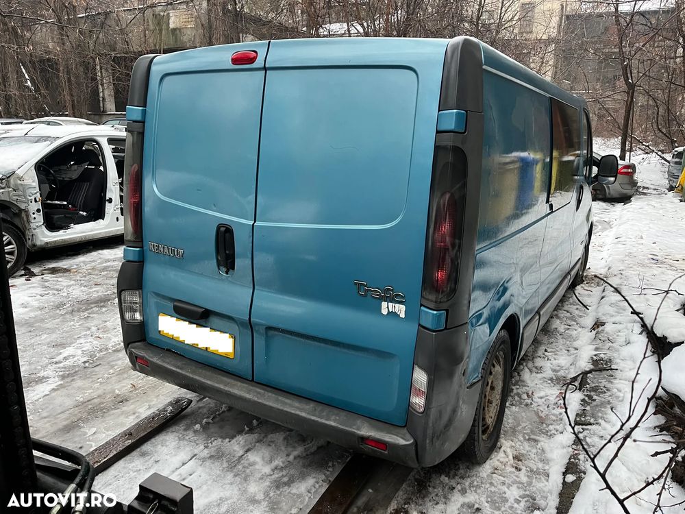 Dezmembrez Renault Trafic bleo 2004 - 6