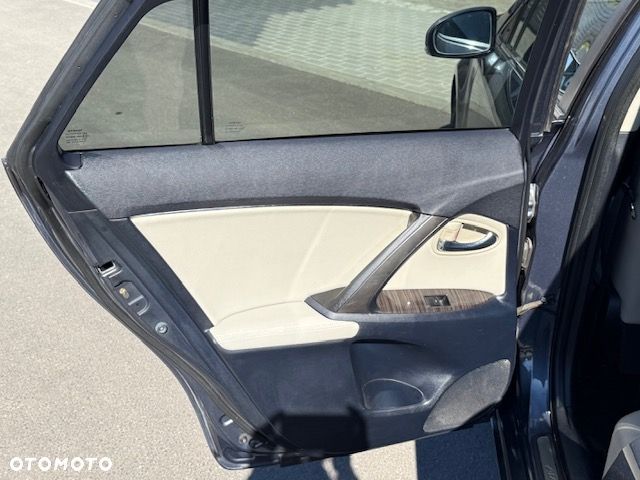 Toyota Avensis 2.0 D-4D Premium - 12