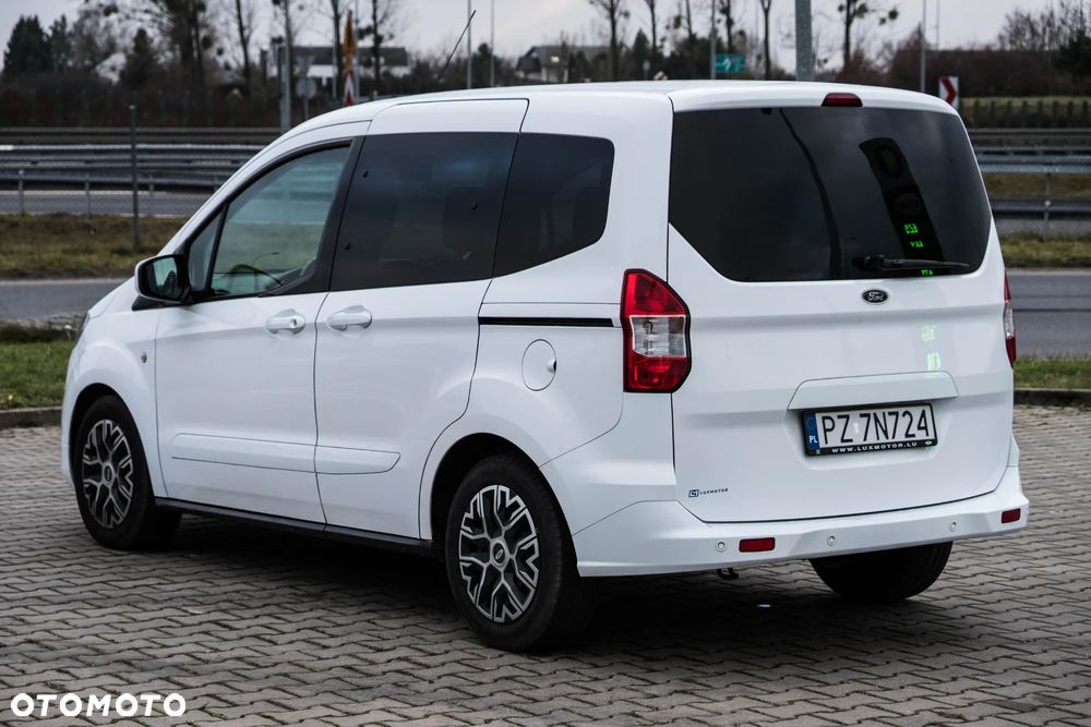 Ford Tourneo Courier 1.5 TDCi S&S Titanium - 22