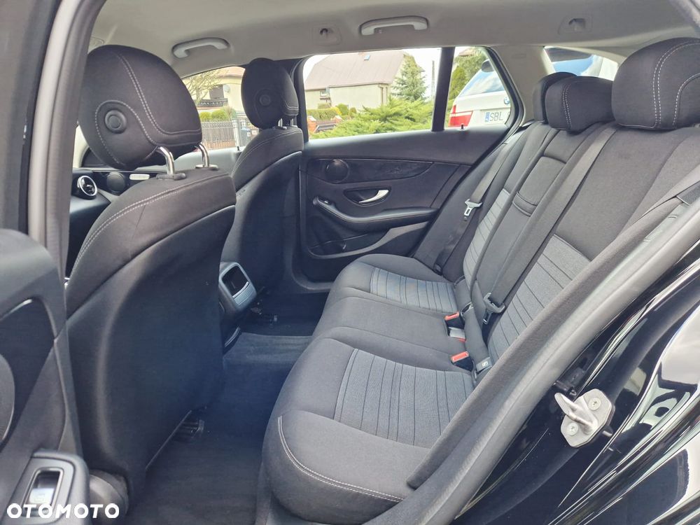 Mercedes-Benz Klasa C 220 CDI DPF Automatik BlueEFFICIENCY Elegance - 32