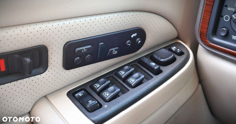 Cadillac Escalade - 28