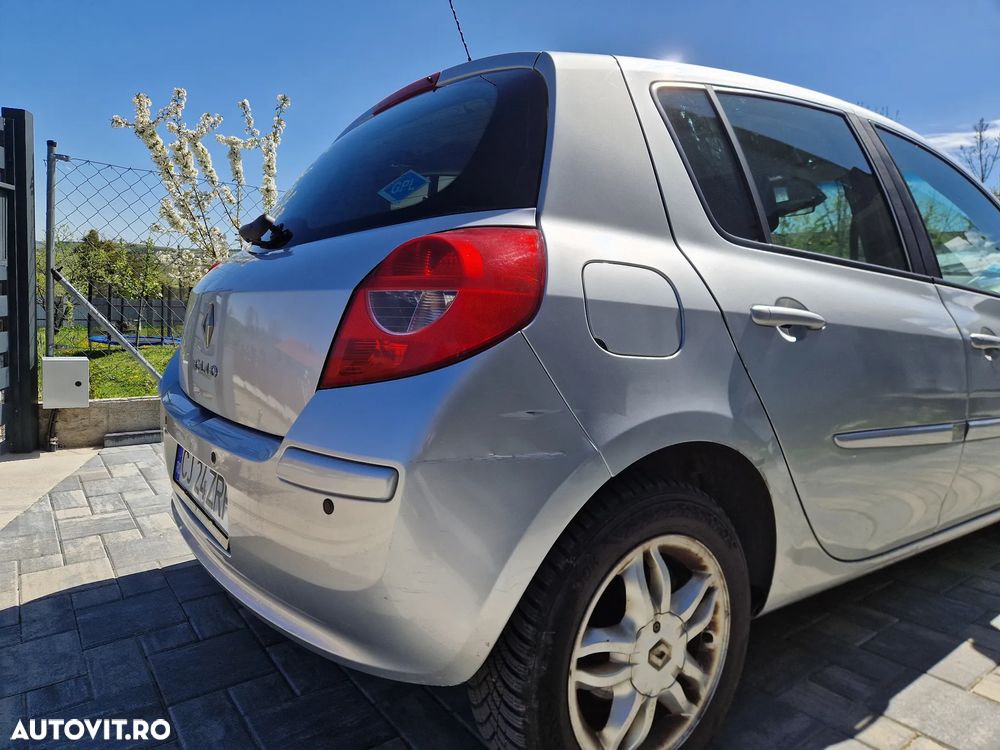 Renault Clio III 1.6 16V Dynamique - 9