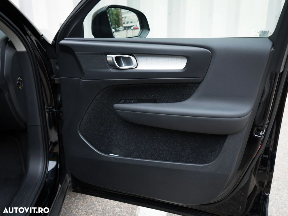 Volvo XC 40 B4 AT8 AWD Mild Hybrid Momentum Pro - 13