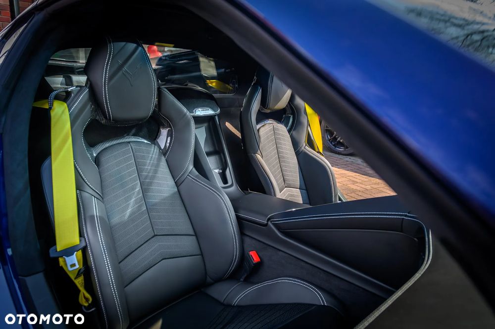 Chevrolet Corvette - 24