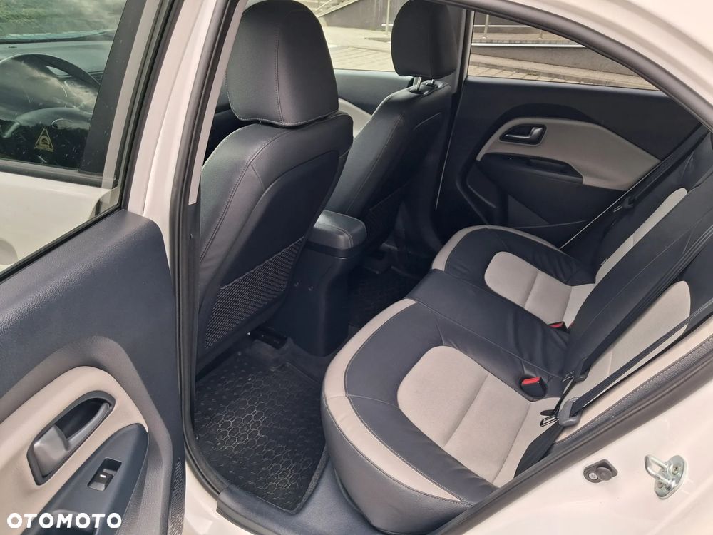 Kia Rio - 13