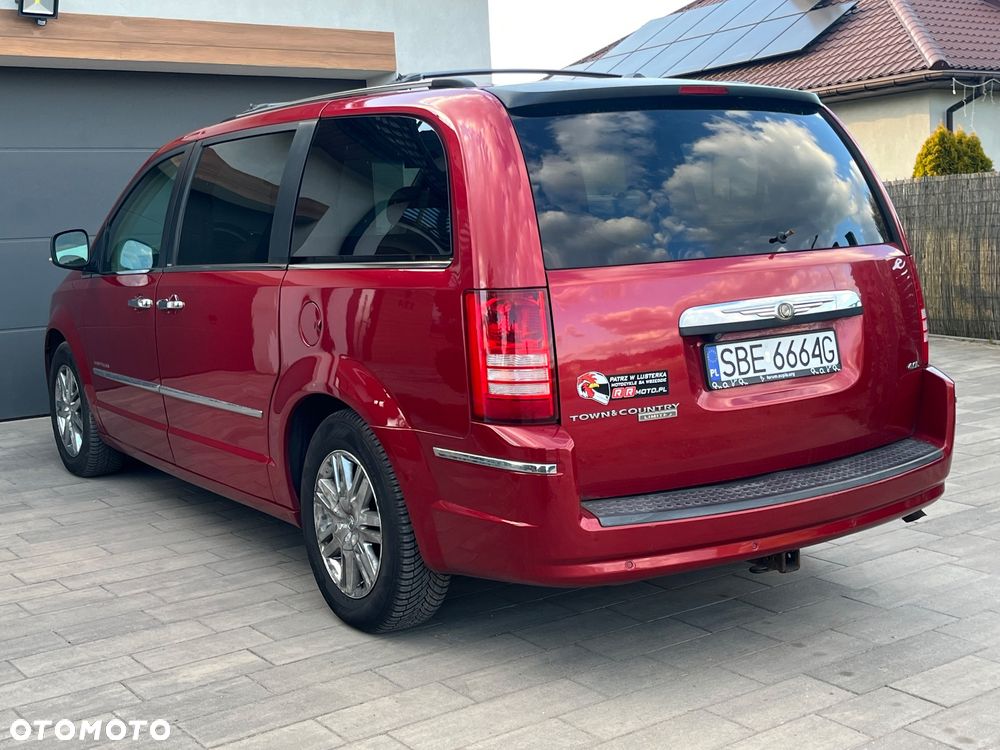 Chrysler Town & Country - 16