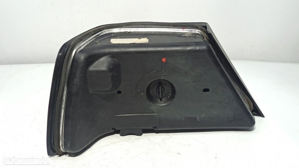 FAROLIM TRASEIRO DIREITO MERCEDES CLASE E (W124) BERLINA E 250 DIESEL (124.126) - 3