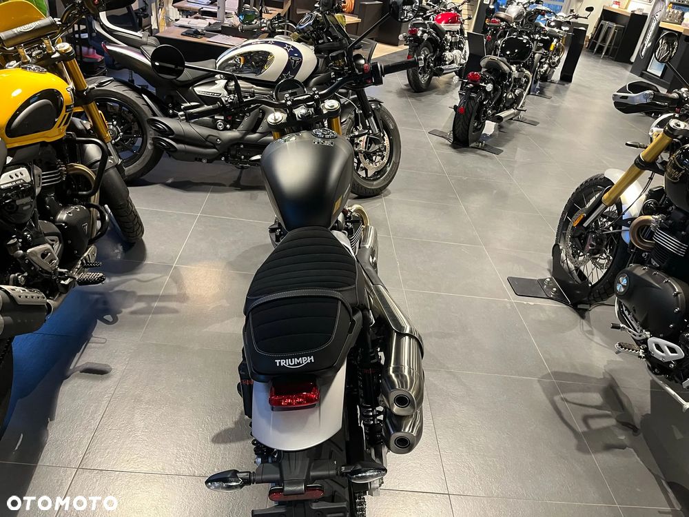 Triumph Bonneville - 11