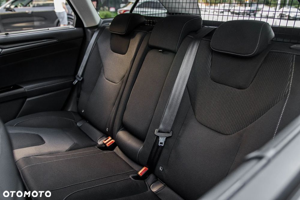 Ford Mondeo - 36