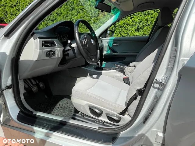 BMW Seria 3 318i - 9