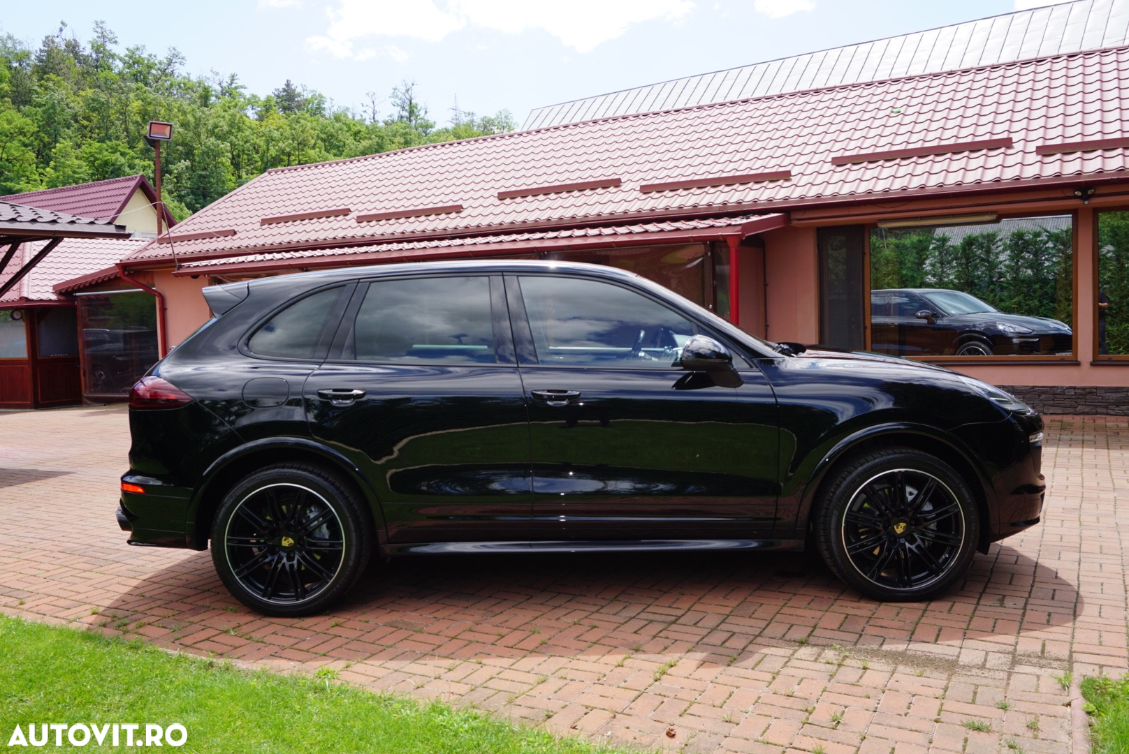 Porsche Cayenne 3.0 L - 24