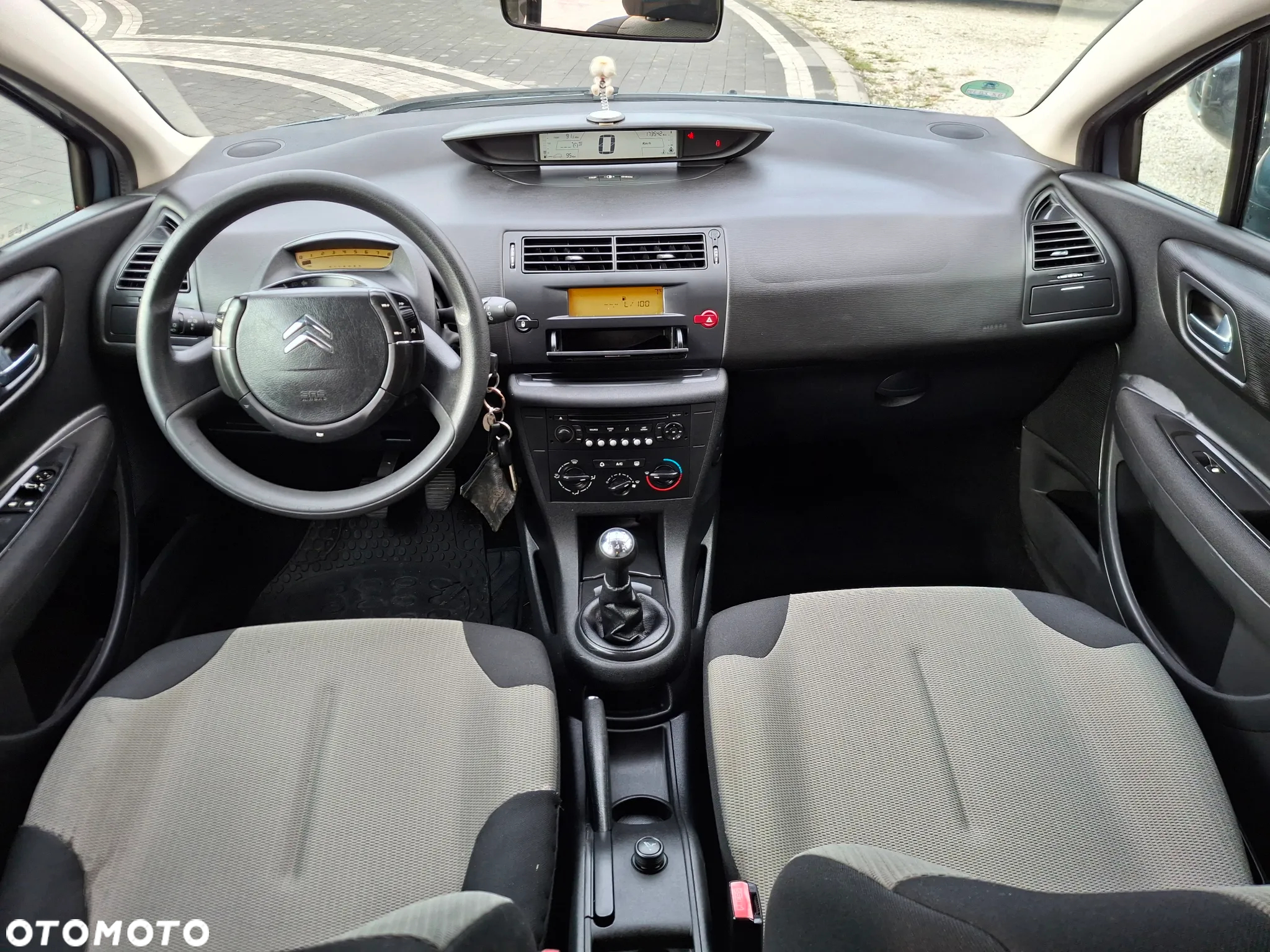 Citroën C4 1.4 16V Advance - 8