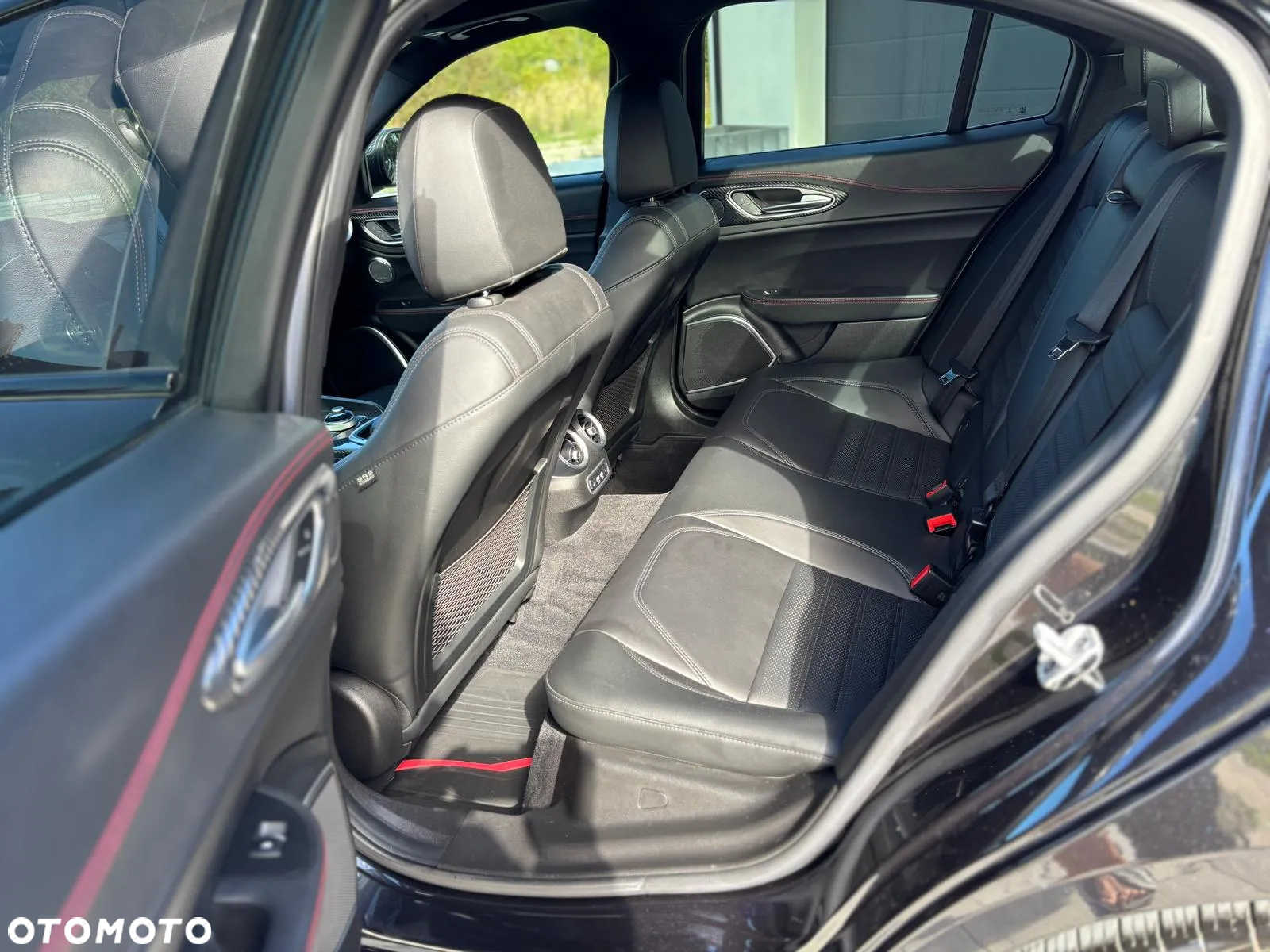 Alfa Romeo Giulia 2.0 Turbo 16V AT8-Q4 Estrema - 7