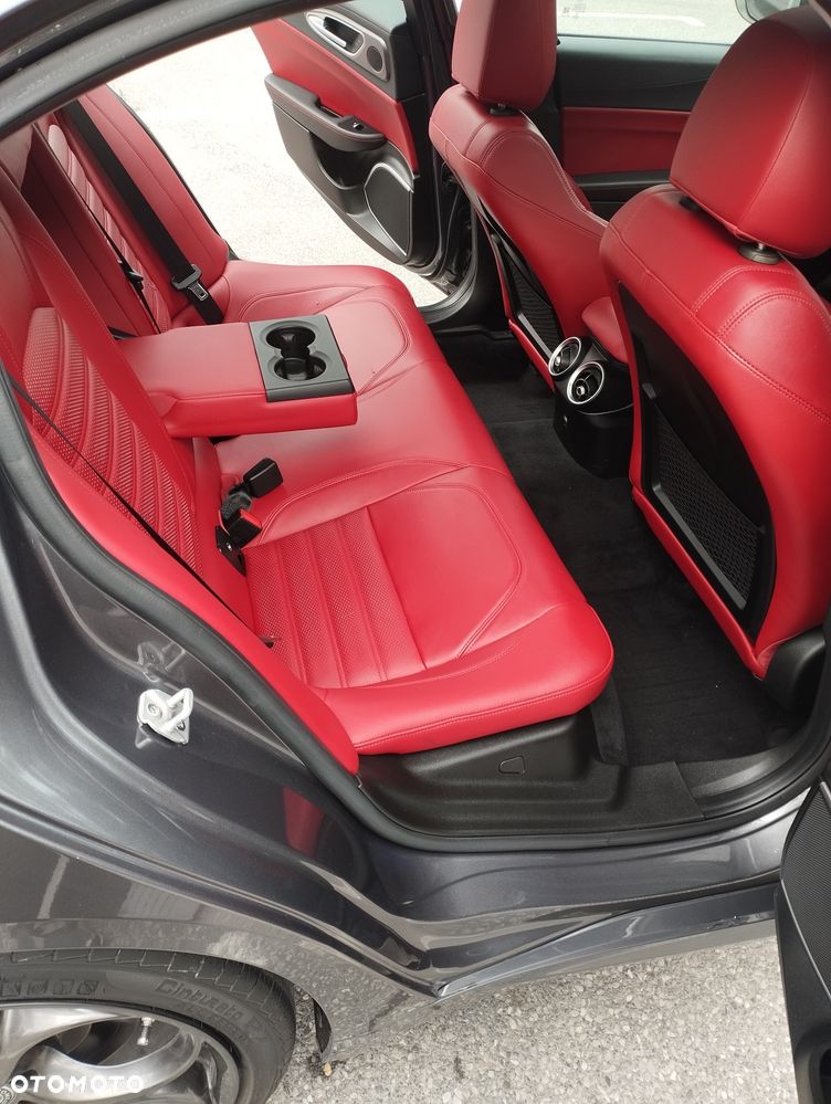 Alfa Romeo Giulia 2.0 Turbo Veloce - 12
